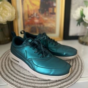 Nike women’s sneakers air max thea